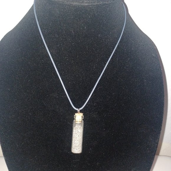 Wax necklace with high carbonated silicon filled bottle pendant - Picture 2 of 2
